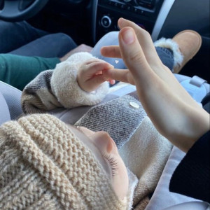Tuyển Cô Chăm Sóc Em Bé 2 Tháng, Làm Ở Tân Bình. Lương 10 Triệu, Bao Ăn Ở.