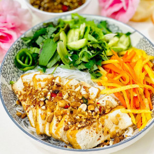 Cần Gấp 1 Cô Nấu Ăn Ngon Đi Làm Bao Ăn Ở Lại A