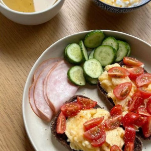 Tìm Cô Giúp Việc Dọn Dẹp Nhà Cửa Và Phụ Bán Hàng. Lương 10 Triệu Bao Ăn Ở