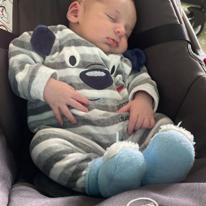 Em Tuyển Chị Chăm Bé, Nhà Chung Cư Có Mẹ, Bé 5 Tháng Và Dì Của Bé.