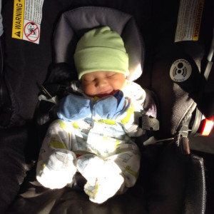 Ba Mẹ Tuyển Cô Bảo Mẫu Chăm Em 3 Tháng.