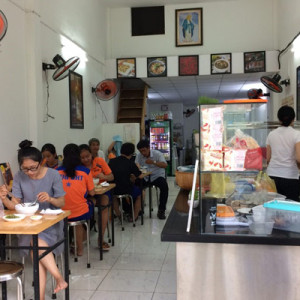 Quán Bún Bò Gần Bến Xe Miền Đông Cũ Tuyển 2 Bạn Phụ Quán Lương 8tr Bao Ăn Ở