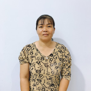 Cô Nhung Quê Khánh Hòa Miền Trung Chịu Thương Chịu Khó Giỏi Việc Nhà, Phụ Quán Và Phụ Được Ba Mẹ Chăm Bé Lúc Bận Rộn.