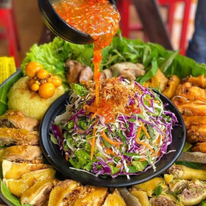 Gia Đình Cần Tìm Cô Chăm Sóc Người Già