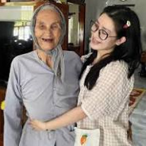 :b Cần Tìm Người Ở Với Bà 80t