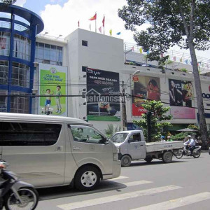 Ngay gần COOPMART Lý Thường Kiệt, quận 10.