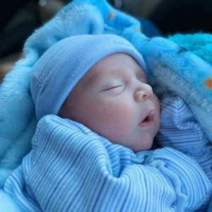 Cần Cô Chăm Em Bé Ở Chung Cư, Làm Việc Tại Quận Bình Thạnh.