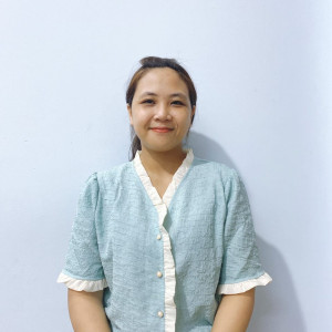 Chị Đào Trẻ Trung Phụ Bán Nhanh Nhẹn Và Giúp Việc Nhà Siêng Năng