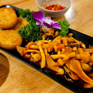 Gia Đình Em Tuyển Gấp 1 Cô Giúp Việc Nhà Làm Có Tâm , Sạch Sẽ Cho Ba Mẹ Em Ạ Đi Làm Bao Ăn Ở Lại A