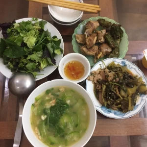 Gia Đình Cần Chị Nấu Ăn Làm Việc Nhà Nội Trợ