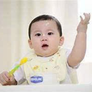 Tuyển Cô Chăm Bé