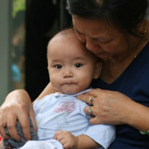 Bà Ngoại Bị Tai Biến Nên Cần Một Chị Về Nhà Chăm Sóc Chu Đáo