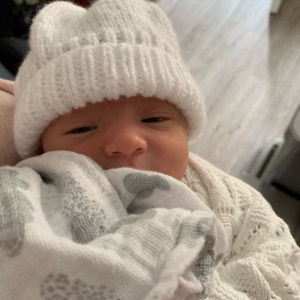 Tìm Chị Chăm Em Bé 3 Tháng Tuổi, Nhận Chị Có Kinh Nghiệm Và Thương Em Bé.