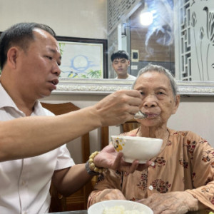 Gia Đình Em Cần Gấp 1 Cô Chuyên Chăm Người Già Người Bệnh Đi Làm Bao Ăn Ở Lại A