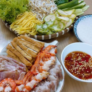 Tuyển Gấp 1 Cô Chuyên Chăm Người Già Đi Làm Bao Ăn Ở Lại A