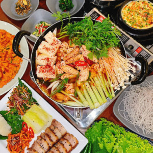 Tuyển Gấp 1 Cô Nấu Ăn Ngon Làm Việc Có Tâm Đi Làm Bao Ăn Ở Lại A