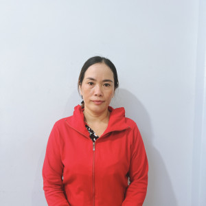Chị Bích – Sinh: 1984 – Quê: An Giang – Chăm Bé, Phụ Bếp.