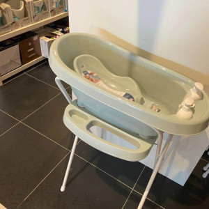 Nhà em cần tìm gấp cô chuyên chăm bé ở trên đường Phong Phú quận 8 LƯƠNG 13 TRIỆU Ạ