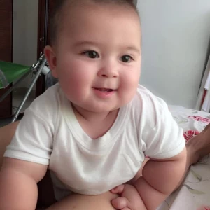 Em Cần 1 Chị Chăm Bé 5 Tháng  Lương 11tr Ở Gần Chợ Bến Thành (bao Ở Lại)