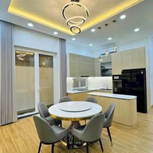 Tuyển Cô Tạp Vụ Nhà Cho Công Ty Gia Đình Ở Quận 12 - Lương Hấp Dẫn!