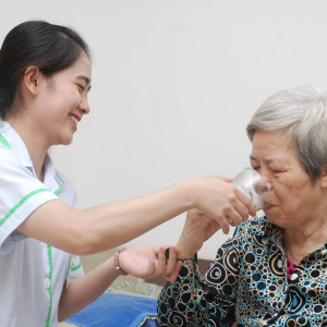 Dịch Vụ Chăm Người Gìa Gọi 0968048340 Gặp Anh Hưng Là Có Người Chuyên Nghiệp Uy Tín