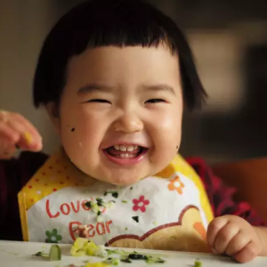 Cần Người Chăm Bé