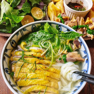 Q3 Em Tuyển 1 Cô Giúp Việc Đi Làm Liền Hôm Nay, Gọi Em Nhanh Tay Các Cô Ơi