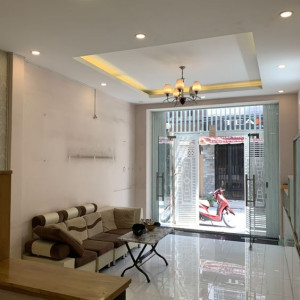 Gia Đình Mình Đang Cần Chị Phụ Giúp Việc Nhà, Tại Quận 1, Lương 11tr, Bao Ăn Ở.