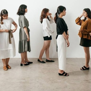 Cần Bạn Trẻ Nữ Bán Hàng Quần Áo (đi Về)