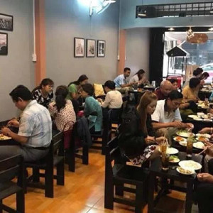 Cần Tuyển Gấp 1 Bạn Phụ Quán Cơm Văn Phòng Bao Ăn Ở Tại Bình Thạnh Lương 8tr