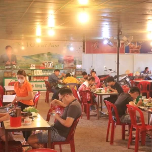Quán Ăn Ở Quận 2 Tuyển 1 Chị Làm Từ 18h- 22h30 Phụ Quán Và Rửa Chén