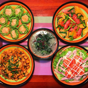 Nhà Có 2 Vợ Chồng Và Bà Ngoại Trên 60 Tuổi Đi Lại Bình Thường