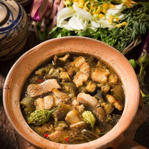 Tuyển Gấp Chị Nấu Ăn Ngon Bao Ăn Ở Tại Quận 7 Lương 10 Triệu / Tháng