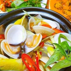 Em Tìm 1 Chị Giúp Việc  Đi Làm Bao Ăn Ở Lại A