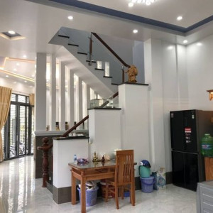 Tuyển Giúp Việc Nhà Làm Ở Lại Quận Tân Phú , Nhà 2 Lầu Lương 10 Triệu