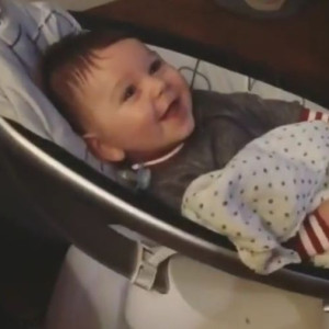 Em Cần Tuyển Chị Bảo Mẫu Chăm Em. Làm Tại Quận 1.