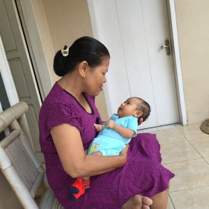 -Tuyển Chị Chăm Em Bé Cho Mẹ Đơn Thân Nhà Ở Tân Phú.