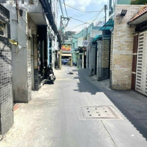 Nhà Em Ở Q10, Trả Lương 11 Triệu Mà Tìm Mấy Hôm Nay Vẩn Không Có Người Làm. Khổ Lắm Các Cô Ạ