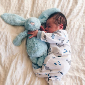 Em Tuyển Chị Chăm Em Bé Sơ Sinh Bao Ăn Ở Tại Quận 7.