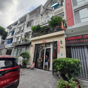 Nhà em cần giúp việc nhà chung cư quận 8, lương cao!