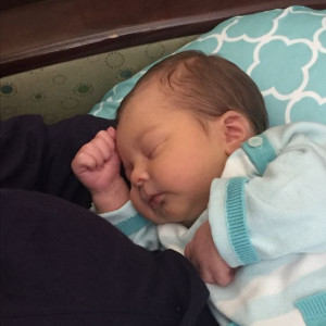 -Tuyển Chị Bảo Mẫu, Yêu Cầu Yêu Thương Em Bé, Làm Bao Ăn Ở, Lương 10 Triệu, Làm Ở Quận 2.