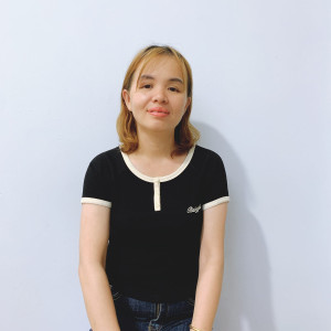 Chị Cặn Phụ Quán Siêng Năng Vui Vẻ Và Giúp Việc Nhà Chăm Chỉ